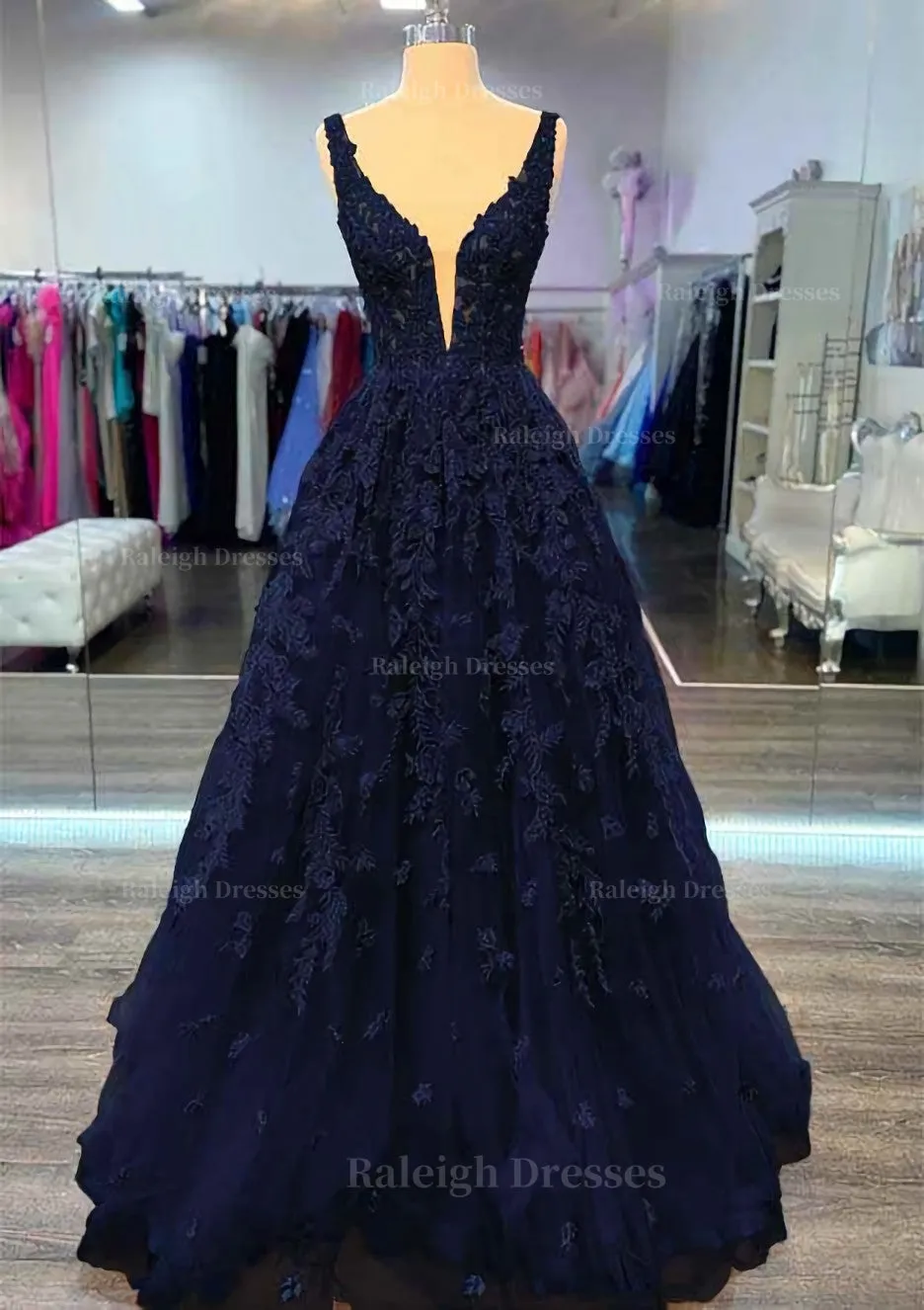 A-line V Neck Sleeveless Long/Floor-Length Lace Prom Dress With Beading